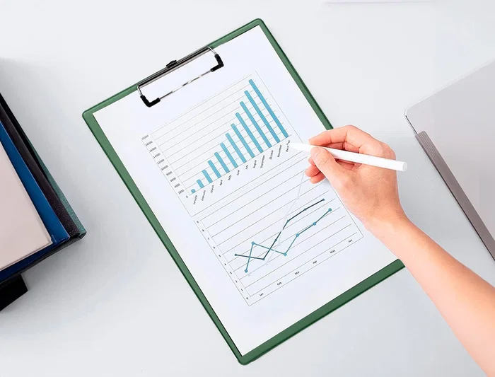 Q-connect Portanotas Plástico 50% Reciclado DIN A4 Verde Oliva Grosor 2,1 mm