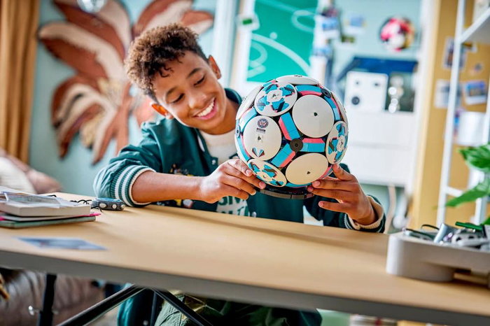 Lego 43019 Balón de Fútbol LEGO Editions Set de Construcción 1498 Piezas con Efecto Sorpresa y Base Exposición, para Niños y Coleccionistas a Partir de 10 Años