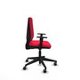 Silla de oficina Elche con mecanismo Contacto permanente básico tapizada con Tela color Rojo. Equipada con Base piramidal negra, Brazos 1D y Ruedas 65 mm parqué