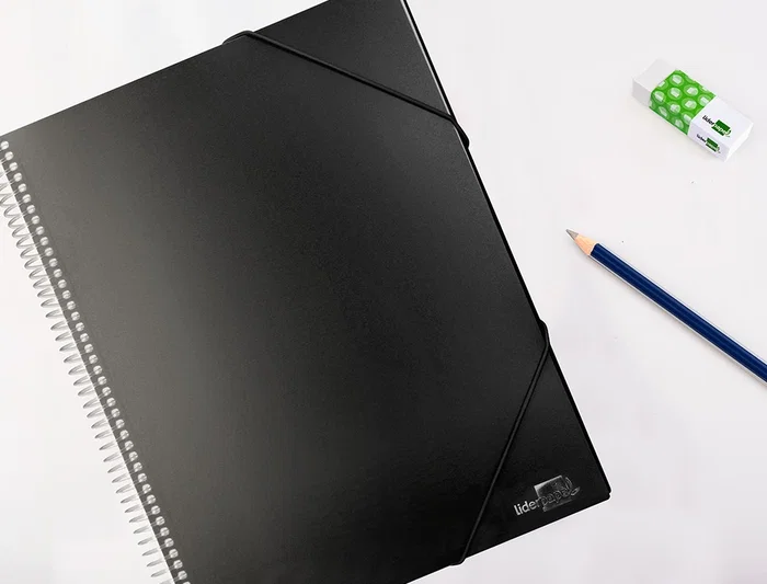 Liderpapel Carpeta Escaparate con Espiral 20 Fundas Polipropileno DIN A5 Negro Opaco
