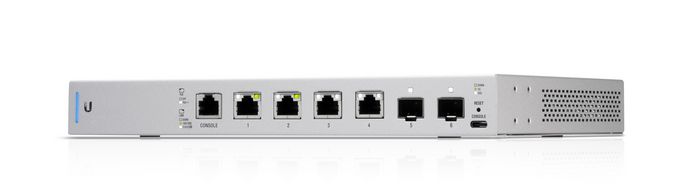 Ubiquiti Switch 4x 2.5/5/10G RJ-45, 2x 1/10 SFP+, 802.3bt PoE++, 40W, 120 Gbps, 165 x 268.1 x 31.8 mm