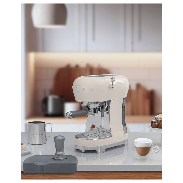 SMEG ECF02CREU Máquina de Espresso Siebträger Manual, Crema