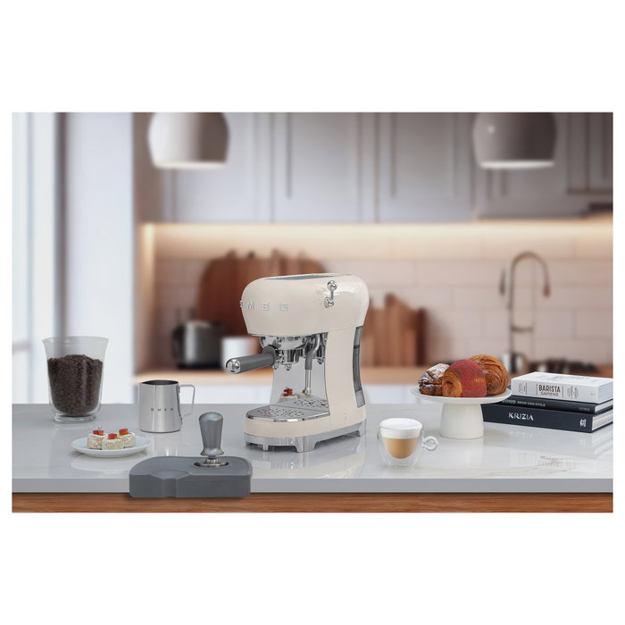 SMEG ECF02CREU Máquina de Espresso Siebträger Manual, Crema
