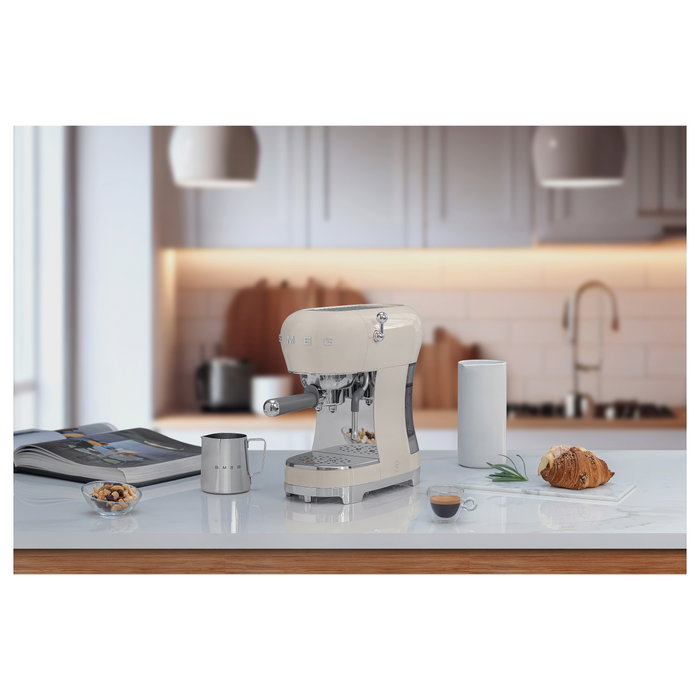 SMEG ECF02CREU Máquina de Espresso Siebträger Manual, Crema