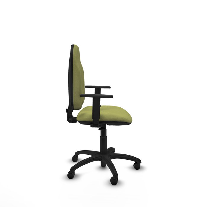 Silla de oficina Algarra con mecanismo Contacto permanente básico tapizada con Tela color Verde oliva. Equipada con Base poliamida negra, Brazos 1D y Ruedas autofrenantes