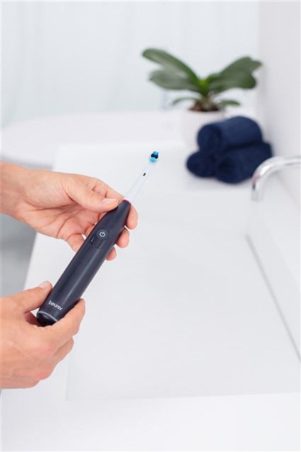 Beurer TB-50 Cepillo Eléctrico Negro con 3 Programas, Limpieza Oscilante y Pulsátil, Temporizador 2 Minutos, Autonomía 45 Días y Control Presión