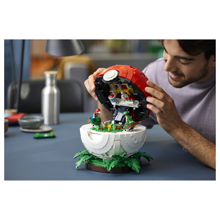 LEGO 72154 Pokémon Poké Ball con Momentos Icónicos de Entrenadores