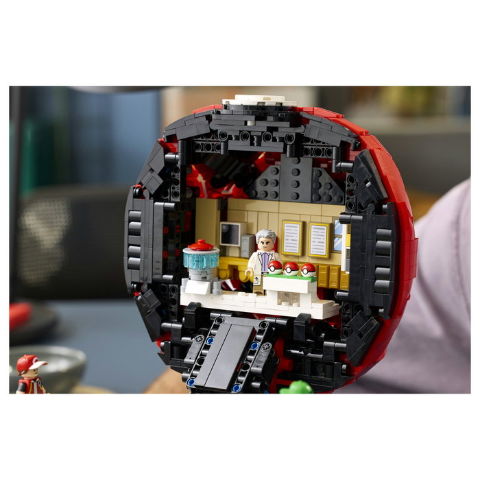 LEGO 72154 Pokémon Poké Ball con Momentos Icónicos de Entrenadores