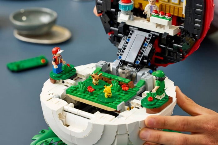 LEGO 72154 Pokémon Poké Ball con Momentos Icónicos de Entrenadores
