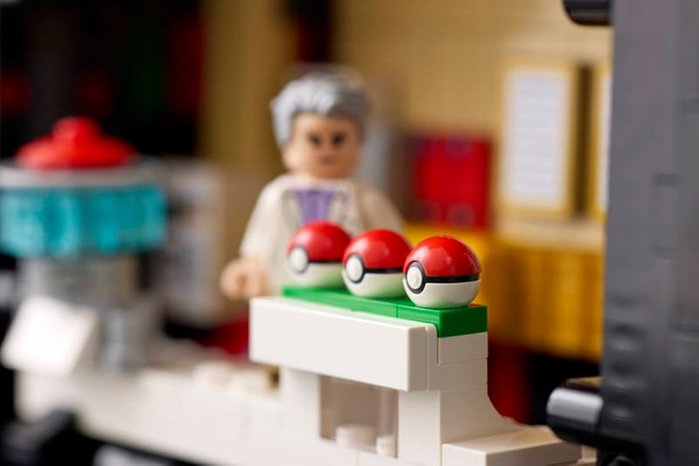 LEGO 72154 Pokémon Poké Ball con Momentos Icónicos de Entrenadores