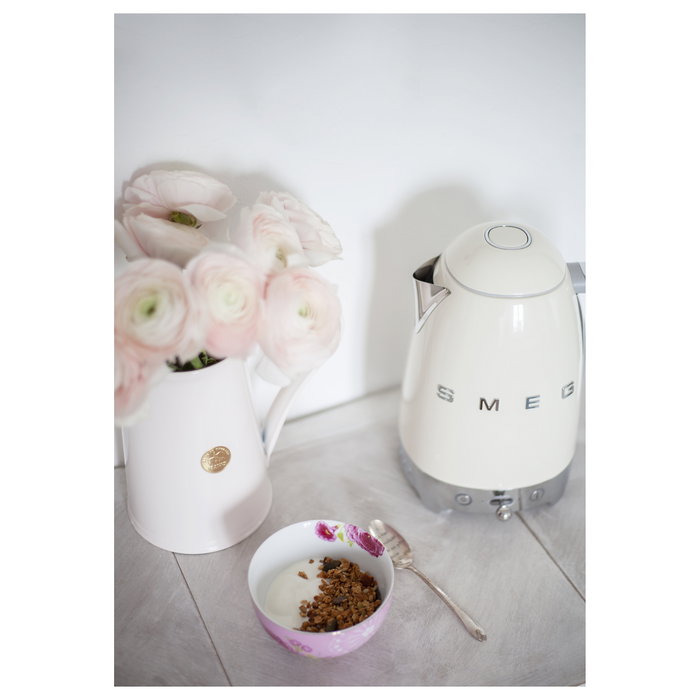 SMEG KLF04CREU Hervidor de Agua Retro 50s Style 1.7L 2400W Acero Inoxidable 7 Temperaturas Color Crema