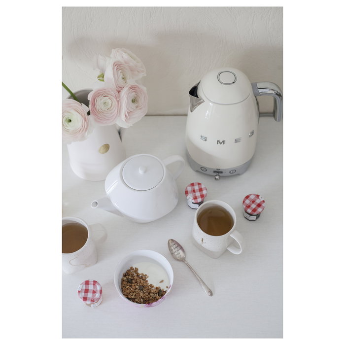 SMEG KLF04CREU Hervidor de Agua Retro 50s Style 1.7L 2400W Acero Inoxidable 7 Temperaturas Color Crema