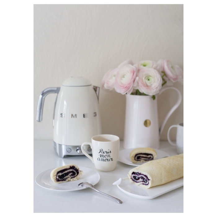 SMEG KLF04CREU Hervidor de Agua Retro 50s Style 1.7L 2400W Acero Inoxidable 7 Temperaturas Color Crema