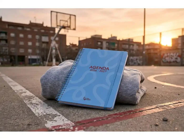 Liderpapel Agenda Escolar 2026-2027 Classic, A5, Día Página, Espiral, Interior Bilingüe Español-Inglés, Papel FSC 70g, Color Azul Turquesa