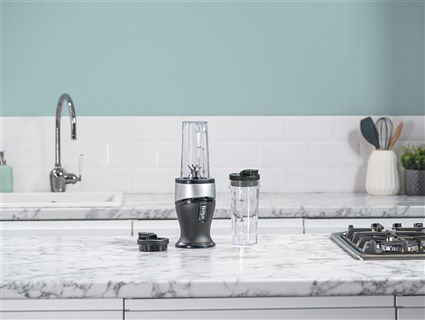 Ninja QB3001EUS Batidora de Vaso Individual para Smoothies 700W con 2 Vasos y Tapas de Viaje