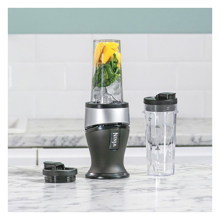 Ninja QB3001EUS Batidora de Vaso Individual para Smoothies 700W con 2 Vasos y Tapas de Viaje Ninja QB3001EUS Batidora de Vaso Individual para Smoothies 700W con 2 Vasos y Tapas de Viaje