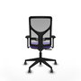 Silla de oficina Motilla con mecanismo Sincro tapizada con Tela color Lila y malla color Gris. Equipada con lumbar 1D, Brazos 3D y Ruedas 65 mm parqué