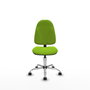 Silla de oficina Algarra con mecanismo Contacto permanente básico tapizada con Similpiel color Pistacho. Equipada con Base cromada, Sin brazos y Ruedas de parqué