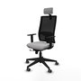 Silla de oficina Horna con mecanismo Sincro/Traslack tapizada con Tela color Gris claro y malla color Negro. Equipada con lumbar 1D, Brazos 1D, Cabecero 2D y Ruedas 65 mm parqué