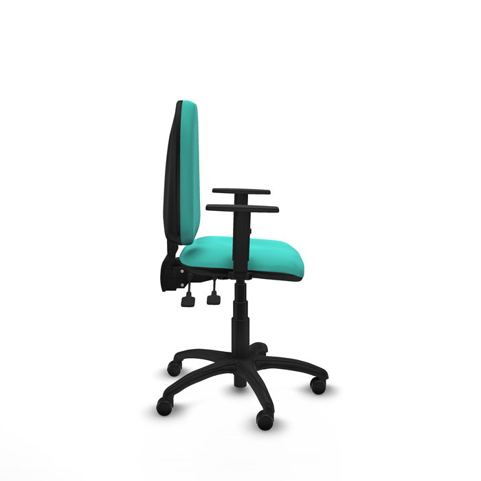 Silla de oficina Aýna con mecanismo Asincro tapizada con Similpiel color Turquesa. Equipada con Base poliamida negra, Brazos 1D y Ruedas de parqué