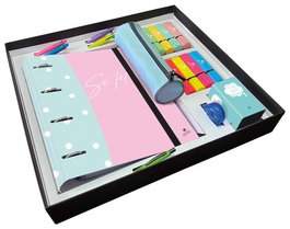 Set Papeleria Mariola Serie Insti Nº2 Premium 34 Piezas 1X Caja De Carton Forrado Reutilizable 1X Carpeblock 4 Anillas 40Mm 1X Lapicero Carton Forrado 1X Estuche Color 16X Fluorescentes Surtidos 4X Boligrafo 4 En 1 1X Boligrafo Tekno 1X Cinta Correctora 4