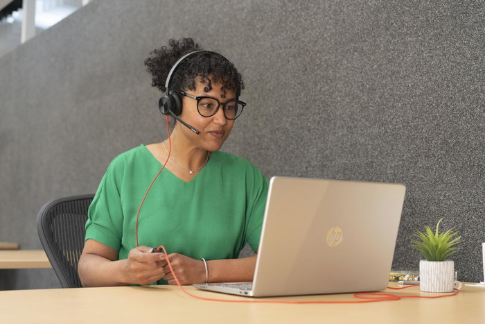 Poly Blackwire 8225 Auriculares Estéreo USB-C con Certificación Microsoft Teams y Adaptador USB-C/A, Negro