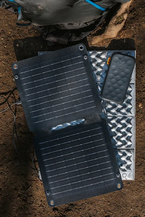 Xtorm XR2S14 Panel Solar Plegable 14W Negro para Exterior con USB-A, USB-C, Carga Doble, Certificación IPX4 y Pantalla LCD - Cargador Solar Portátil
