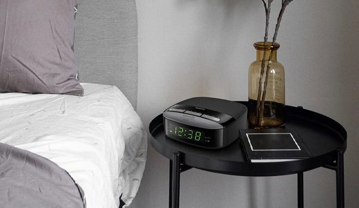 PHILIPS Radio Reloj Digital con Alarma, Despertador FM para Dormitorio o Cocina