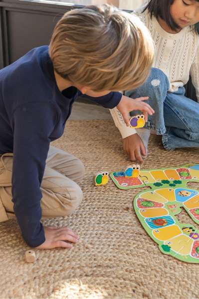 Goula Snail Race - Juego de Mesa Infantil de Carreras de Caracoles de Madera, a Partir de 3 Años, para 2-4 Jugadores, Instrucciones Multilingües