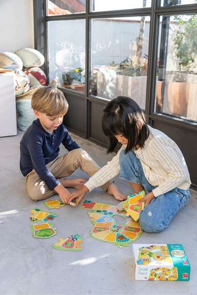 Goula Snail Race - Juego de Mesa Infantil de Carreras de Caracoles de Madera, a Partir de 3 Años, para 2-4 Jugadores, Instrucciones Multilingües