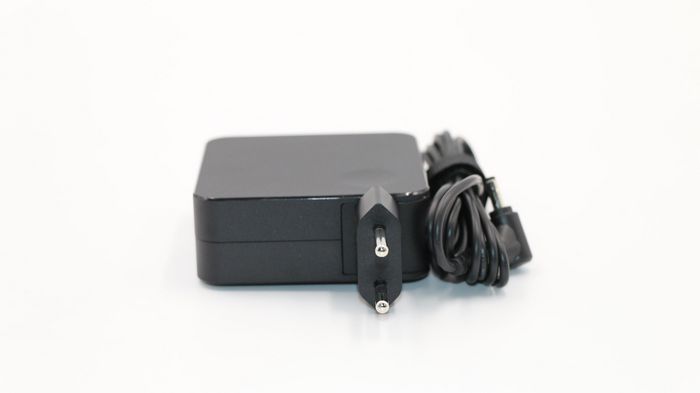 Lenovo Adaptador de Corriente 65W, 20V, 3.25A, Negro