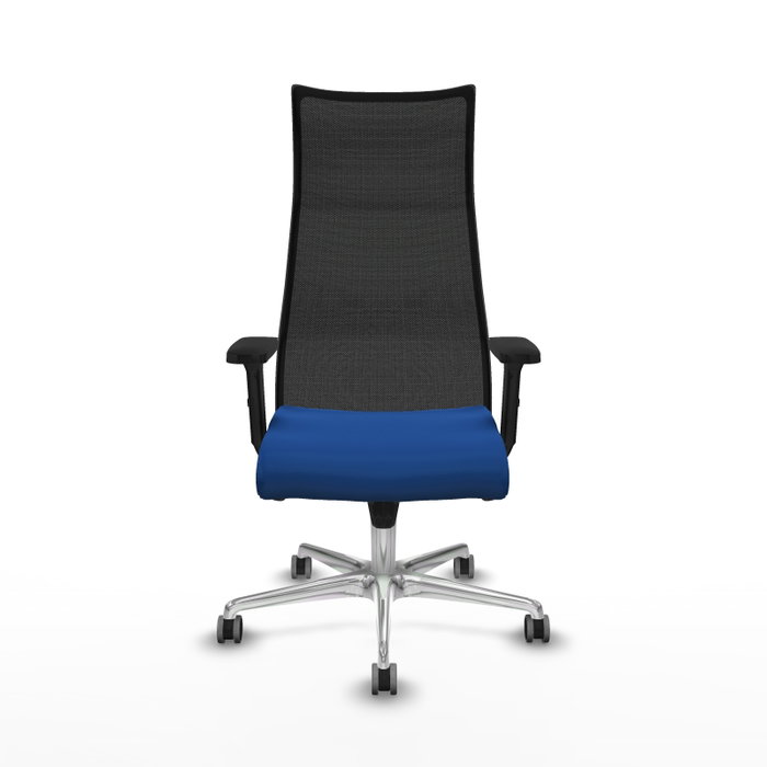 Sillón Albacete con mecanismo Sincro tapizada con Similpiel color Azul y malla color Negro. Equipado con Base aluminio, Brazos 2D y Ruedas 65 mm parqué