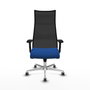 Sillón Albacete con mecanismo Sincro tapizada con Similpiel color Azul y malla color Negro. Equipado con Base aluminio, Brazos 2D y Ruedas 65 mm parqué