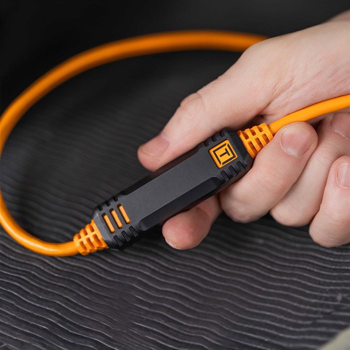 Tether Tools TetherPro USB-C a USB-C ángulo recto naranja 9.4m Tether Tools TetherPro USB-C a USB-C ángulo recto naranja 9.4m