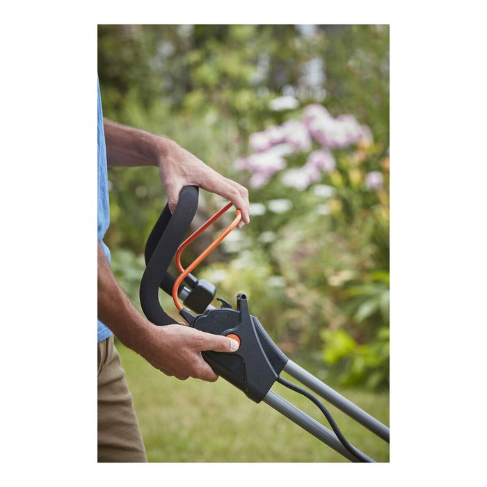Black + Decker Cortacésped Inalámbrico LITIO 18V 33 cm - 2.5Ah (2 baterías) Black + Decker Cortacésped Inalámbrico LITIO 18V 33 cm - 2.5Ah (2 baterías)