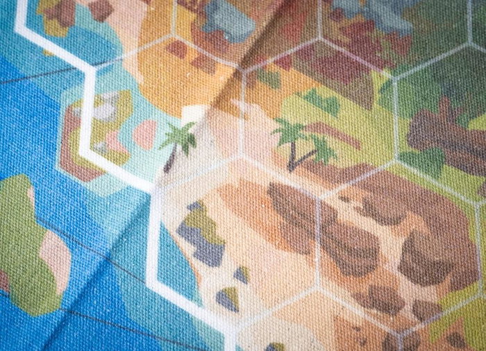 Tranjis Games Juego de Mesa Landmarks - Juego Cooperativo Familiar de Deducción y Pistas de Palabras para Explorar una Isla, Incluye Tablero, Losetas y Cartas