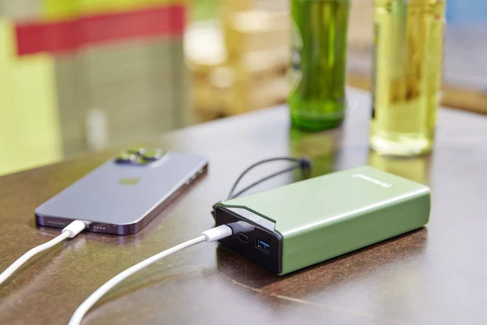 Intenso Batería Externa Power Bank 20000 mAh Verde 7332057 con Carga Rápida PD 3.0 y QC 3.0, 20W, Pantalla LCD, USB-C Intenso Batería Externa Power Bank 20000 mAh Verde 7332057 con Carga Rápida PD 3.0 y QC 3.0, 20W, Pantalla LCD, USB-C