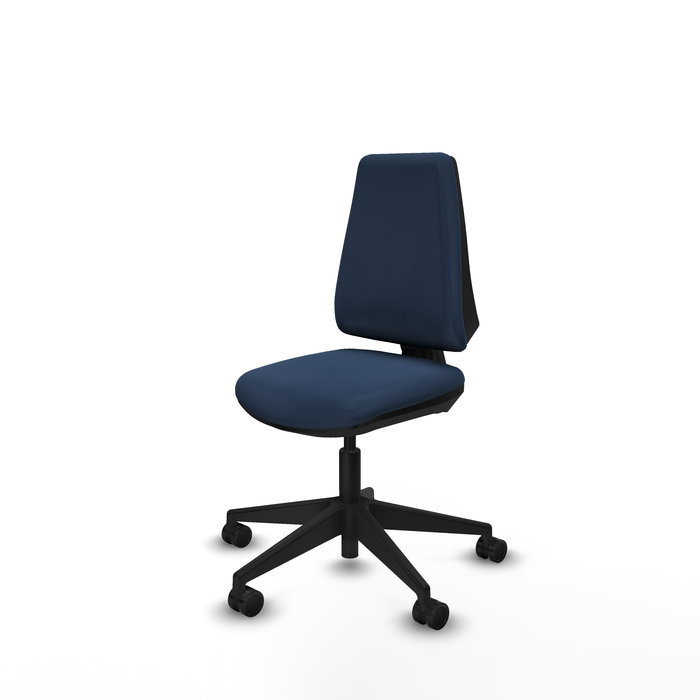 Silla de oficina Elche con mecanismo Contacto permanente básico tapizada con Similpiel color Azul marino. Equipada con Base piramidal negra, Sin brazos y Ruedas 65mm nailon