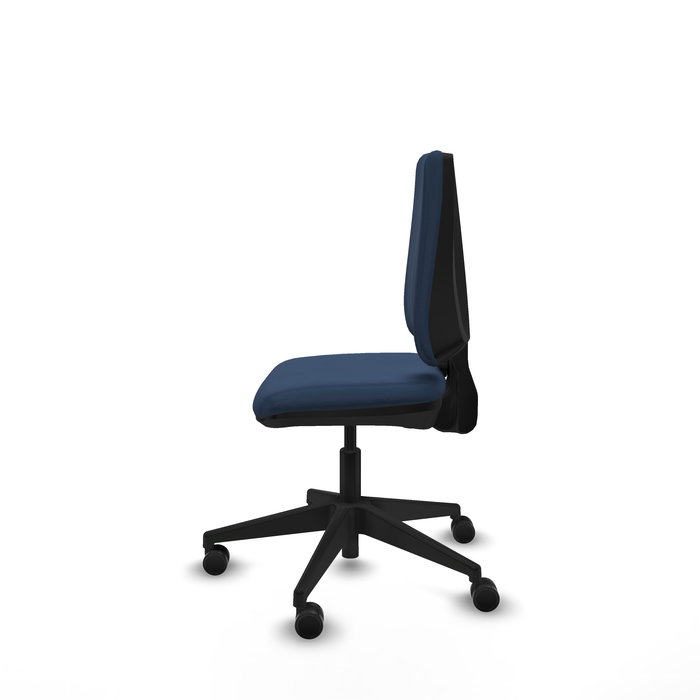 Silla de oficina Elche con mecanismo Contacto permanente básico tapizada con Similpiel color Azul marino. Equipada con Base piramidal negra, Sin brazos y Ruedas 65mm nailon