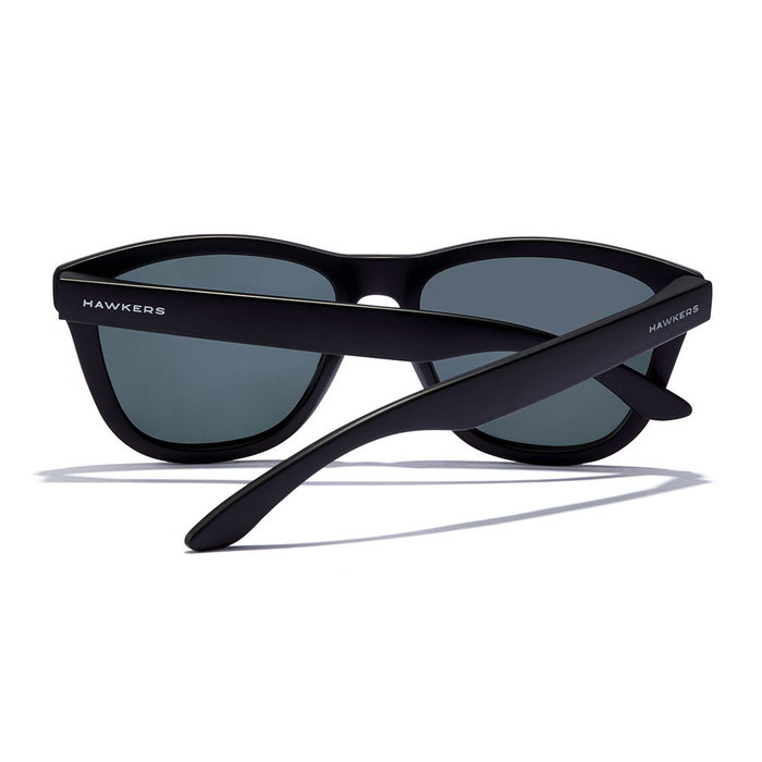 Hawkers ONE COLT Gafas de Sol Polarizadas Cuadradas Unisex - Color Black Grey, Montura TR-90, Puente 18.5 mm, Lente 44.1 mm, Varilla 140 mm