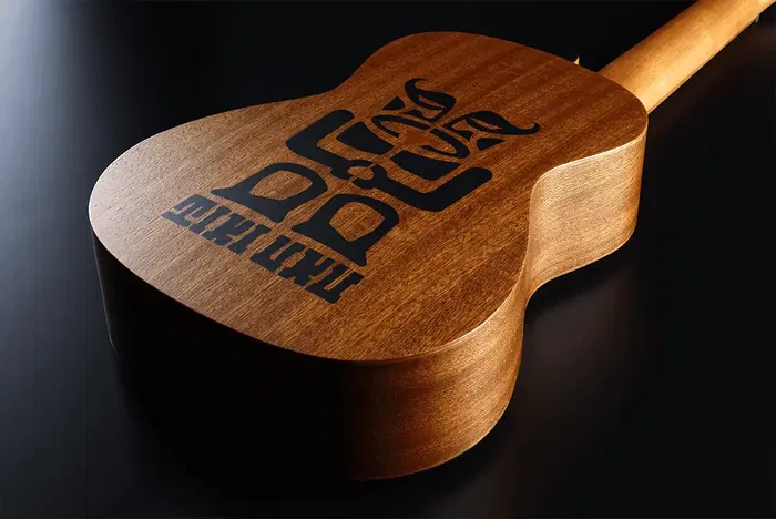 LAG Ukelele Concert Sapele TKU10C con Funda Incluida LAG Ukelele Concert Sapele TKU10C con Funda Incluida