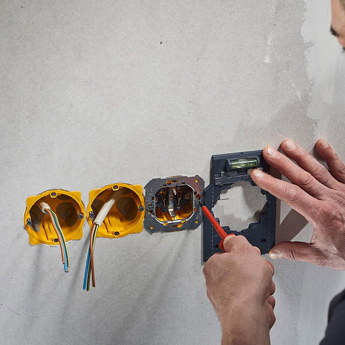 Wolfcraft 5975000 Plantilla para marcar y alinear, para medidas de 71 y 91 mm, obra en seco, instalación de cajas de enchufe e interruptores Wolfcraft 5975000 Plantilla para marcar y alinear, para medidas de 71 y 91 mm, obra en seco, instalación de cajas de enchufe e interruptores