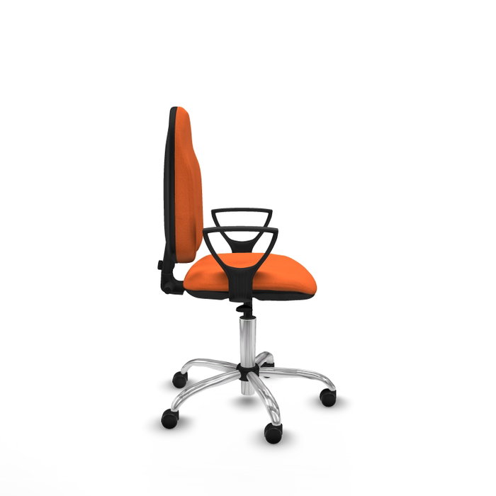 Silla de oficina Algarra con mecanismo Contacto permanente básico tapizada con Tela color Naranja. Equipada con Base cromada, Brazos fijos y Ruedas de parqué