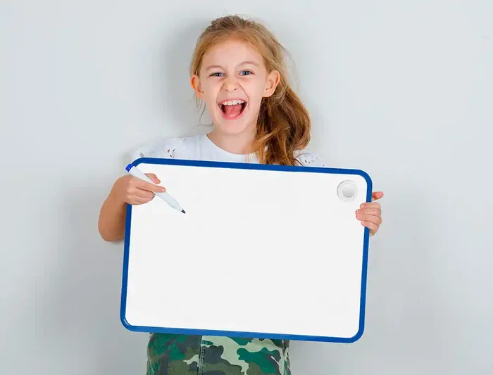 Liderpapel Pizarra Blanca Magnética Doble Cara Lisa 30x42 cm con Rotulador, Imán y Borrador