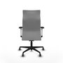 Sillón Albacete con mecanismo Sincro tapizada con Tela color Gris claro. Equipado con Base nailon negra, Brazos 1D y Ruedas 65 mm parqué