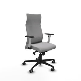 Sillón Albacete con mecanismo Sincro tapizada con Tela color Gris claro. Equipado con Base nailon negra, Brazos 1D y Ruedas 65 mm parqué