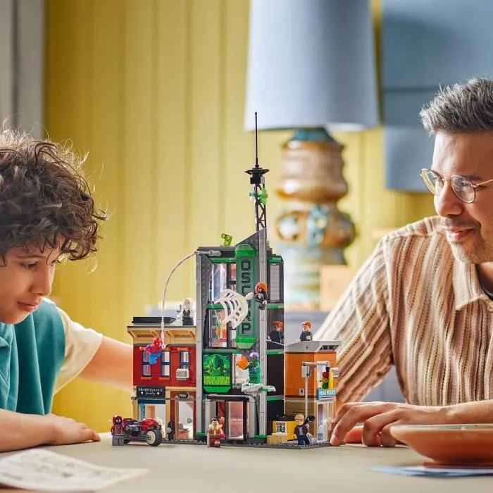 LEGO Marvel 76324 Spider-Man vs. Oscorp - Set de Construcción para Niños a partir de 10 Años