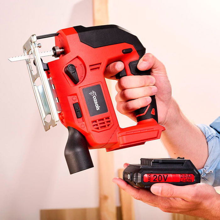 Casals Sierra de calar inalámbrica CJS2050 20V con batería 2.0Ah, cargador, corte madera 65mm, acero 8mm y 4 posiciones pendulares Casals Sierra de calar inalámbrica CJS2050 20V con batería 2.0Ah, cargador, corte madera 65mm, acero 8mm y 4 posiciones pendulares