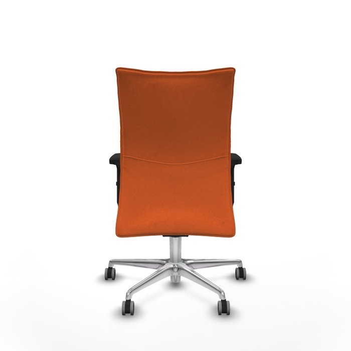 Silla Albacete confidente con mecanismo Sincro tapizada con Tela color Naranja. Equipada con Base aluminio, Brazos 2D y Ruedas 65 mm parqué Silla Albacete confidente con mecanismo Sincro tapizada con Tela color Naranja. Equipada con Base aluminio, Brazos 2D y Ruedas 65 mm parqué