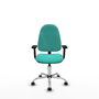 Silla de oficina Algarra con mecanismo Contacto permanente básico tapizada con Similpiel color Turquesa. Equipada con Base cromada, Brazos 2D y Ruedas de nailon 50 mm